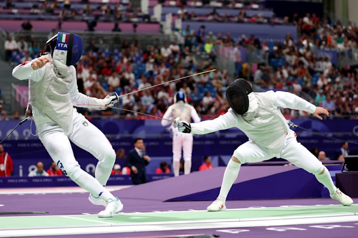 Filippo Macchi in pedana con Xu Jie (CHN)