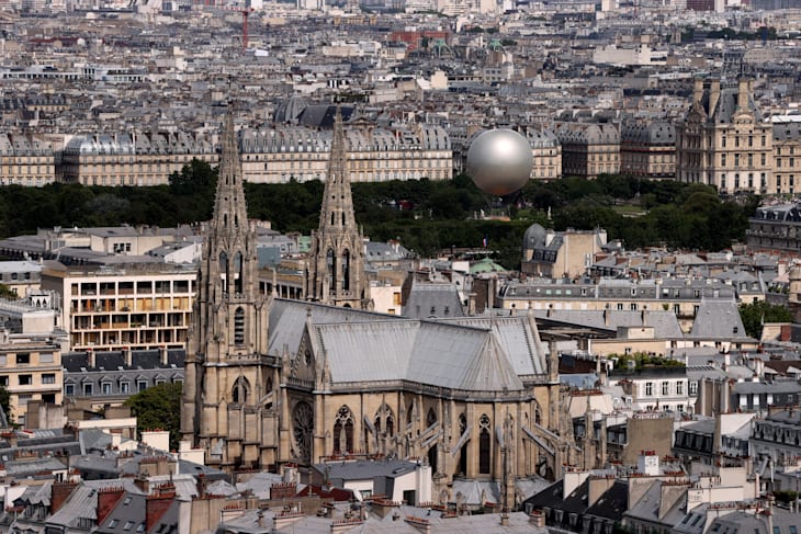 俯瞰：巴黎，与白天的主火炬台