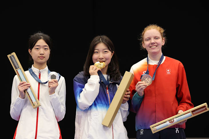 Gold für Ban Hyojin, Silber für Huang Yuting (L) Silber und Bronze für die Schweizerin Audrey Gogniat (R)