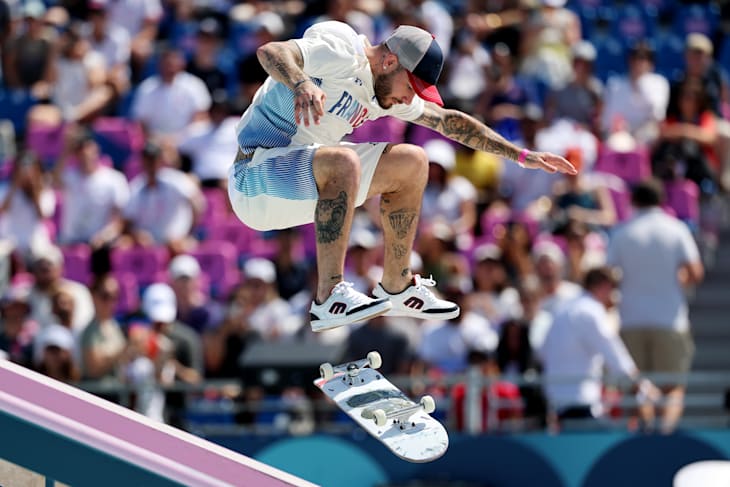 Aurélien Giraud pendant les préliminaires de skateboard street hommes