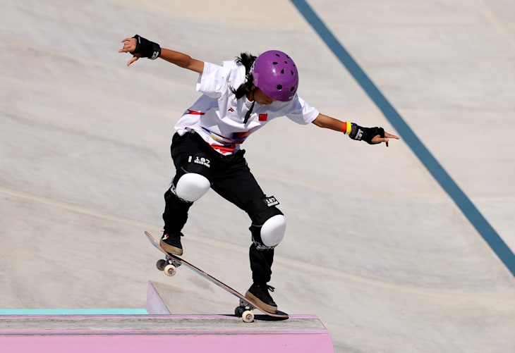 2024 年巴黎奥运会第二日女子滑板街式预赛中，中国队的崔宸曦在第二轮比赛中出场