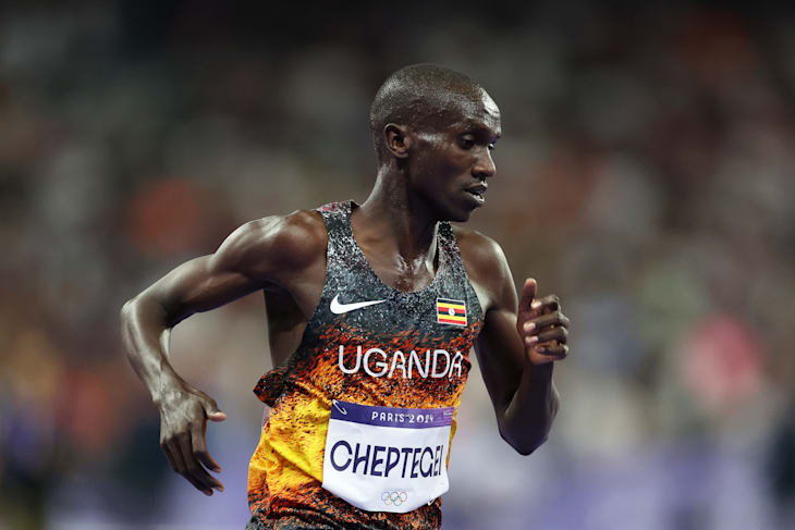 Joshua Cheptegei de Uganda gana el oro con récord olímpico en los 10.000 metros masculino de Atletismo, de los Juegos Olimpicos Paris 2024 Plghuehgsxxjgfivcyi4