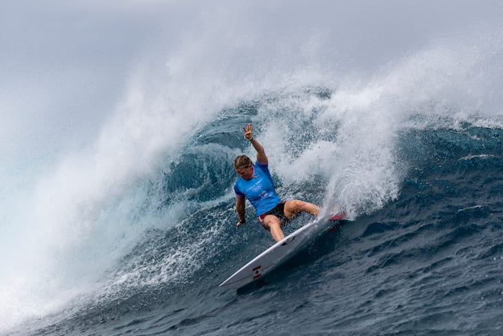 Canada's Sanoa Dempfle-Olin snaps a strong turn in the pocket in Heat #7 of Round 2