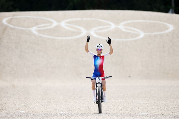 Pauline Ferrand-Prévot of Team France celebrates 