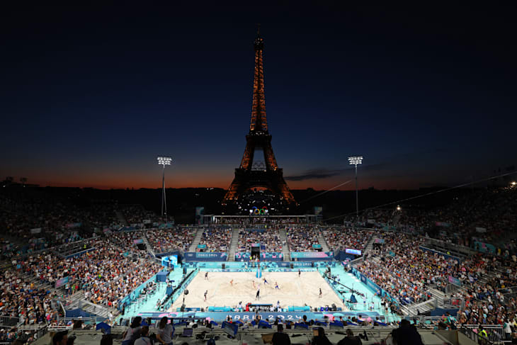 傍晚的埃菲尔铁塔体育场