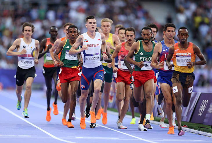 Atletismo : Jakob Ingebrigtsen de Noruega, gana la medalla de oro, en los 5.000 metros masculinos en los Juegos Olimpicos Paris 2024 Qxy87snvdxyep9tdkfib