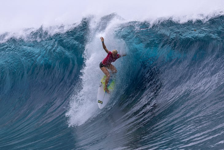 Tatiana Weston-Webb (BRA) with a late drop in Round 1