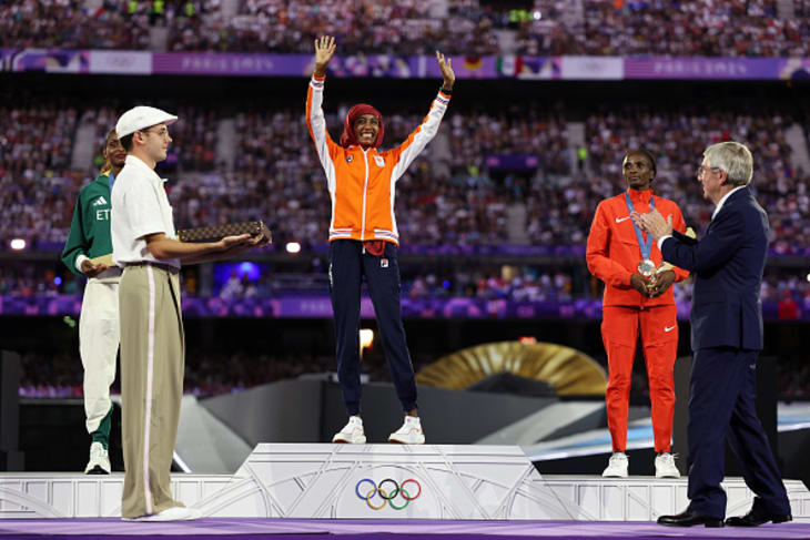 Sifan Hassan celebra su oro