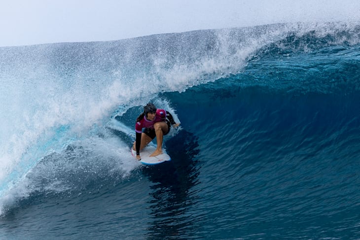 Johanne Defay (FRA) hand drags her way through the tube in Round 2