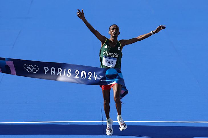 Atletismo : Tamirat Tola de Etiopía ha conquistado el oro en el maratón masculino de París 2024, estableciendo un nuevo récord olímpico V0n1hzhbw4mauo9xxfsr