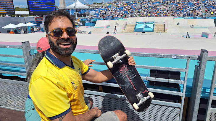 Fan with skateboard from Pamela Rosa