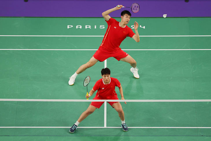 黄东萍和冯彦哲在比赛中