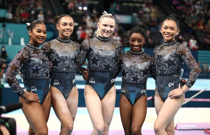 Jordan Chiles, Hezly Rivera, Jade Carey, Simone Biles und Sunisa Lee vom Team USA