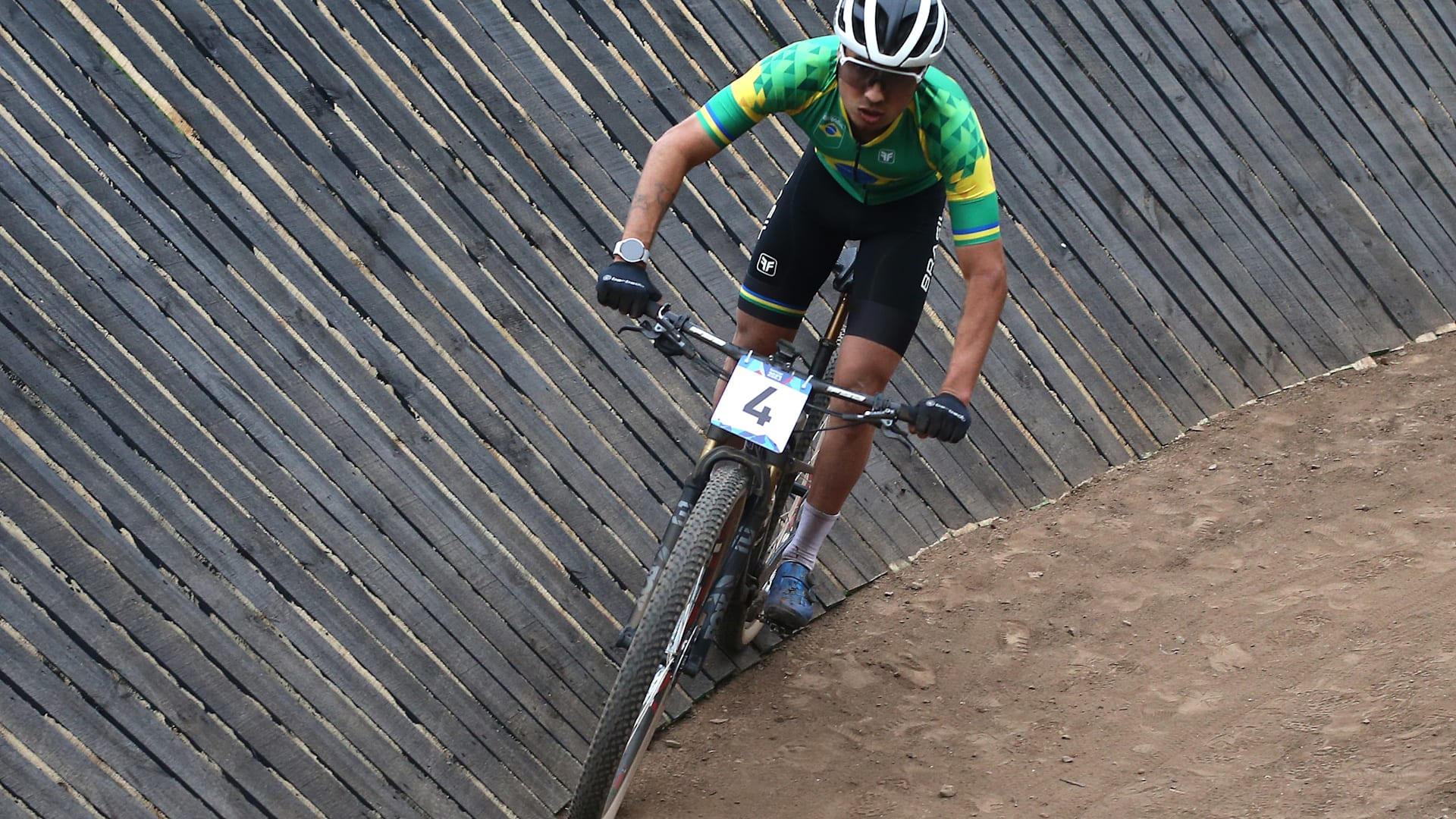 Inspirado por Henrique Avancini, Ulan Galinski estreia no mountain bike Olímpico em Paris 2024