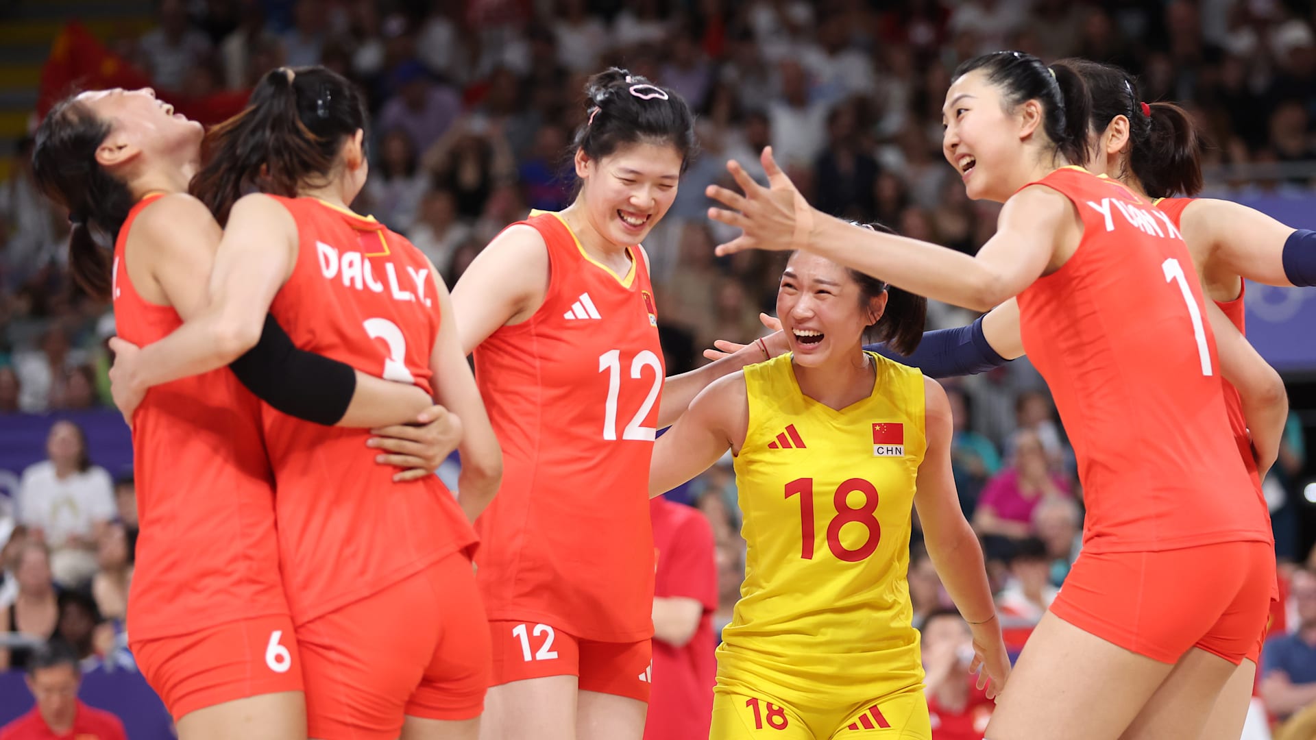 2024年巴黎奥运会排球：朱婷一锤定音，中国女排近五届奥运会首胜美国！