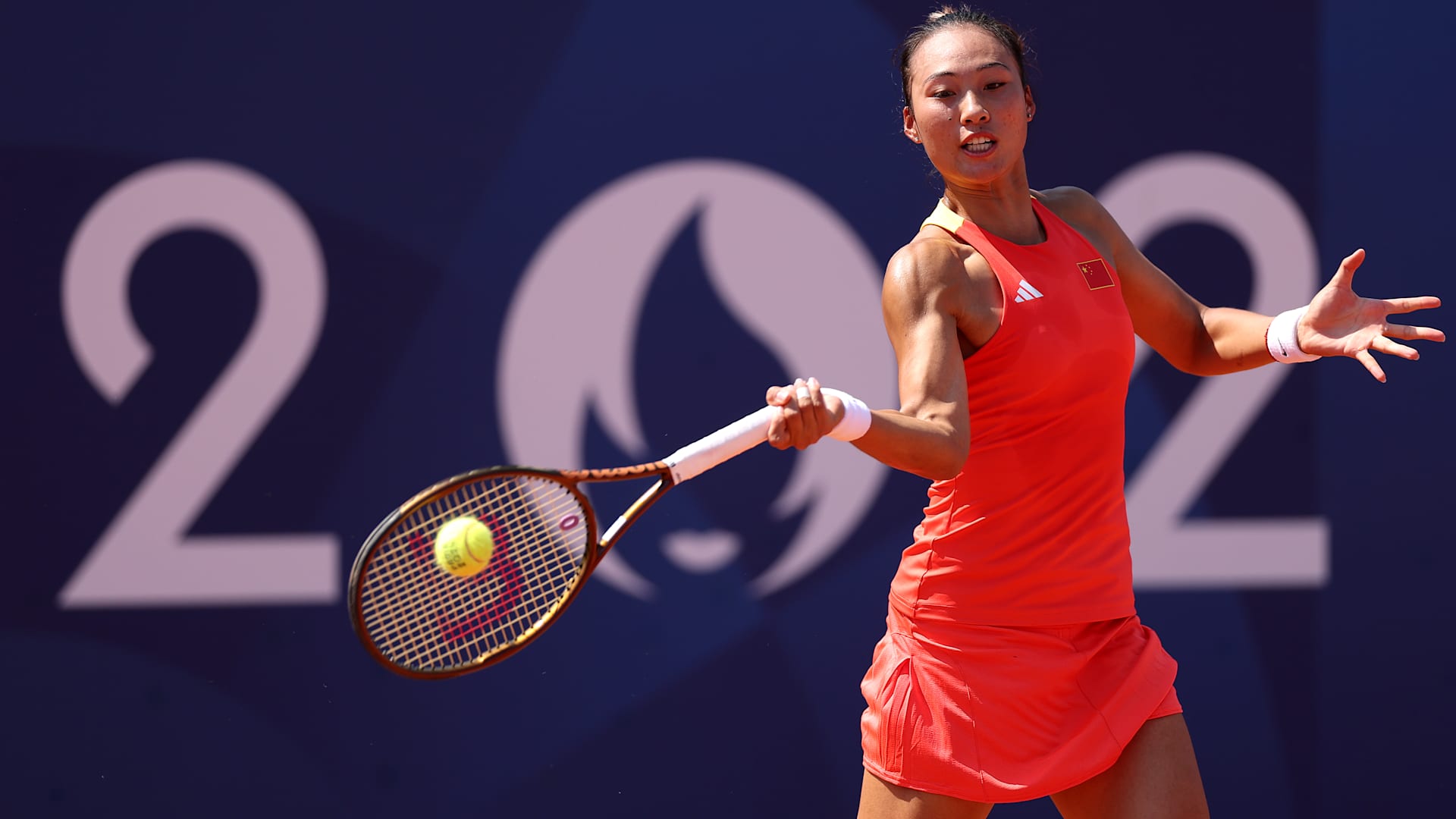 2024年巴黎奥运会网球：王曦雨爆冷击败施奈德，郑钦文横扫鲁斯挺进16强