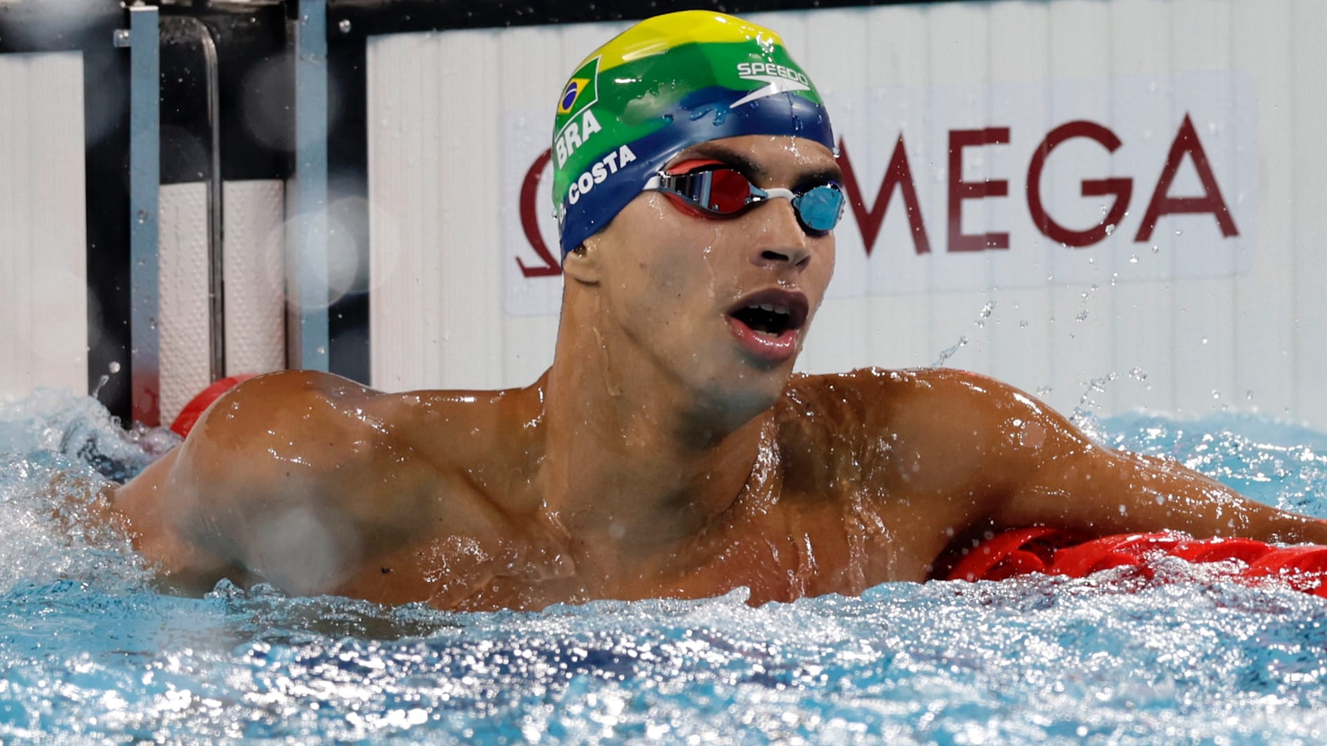 Guilherme Costa é quinto, com recorde continental, e Mafê Costa fica na sétima posição nas finais dos 400m livre