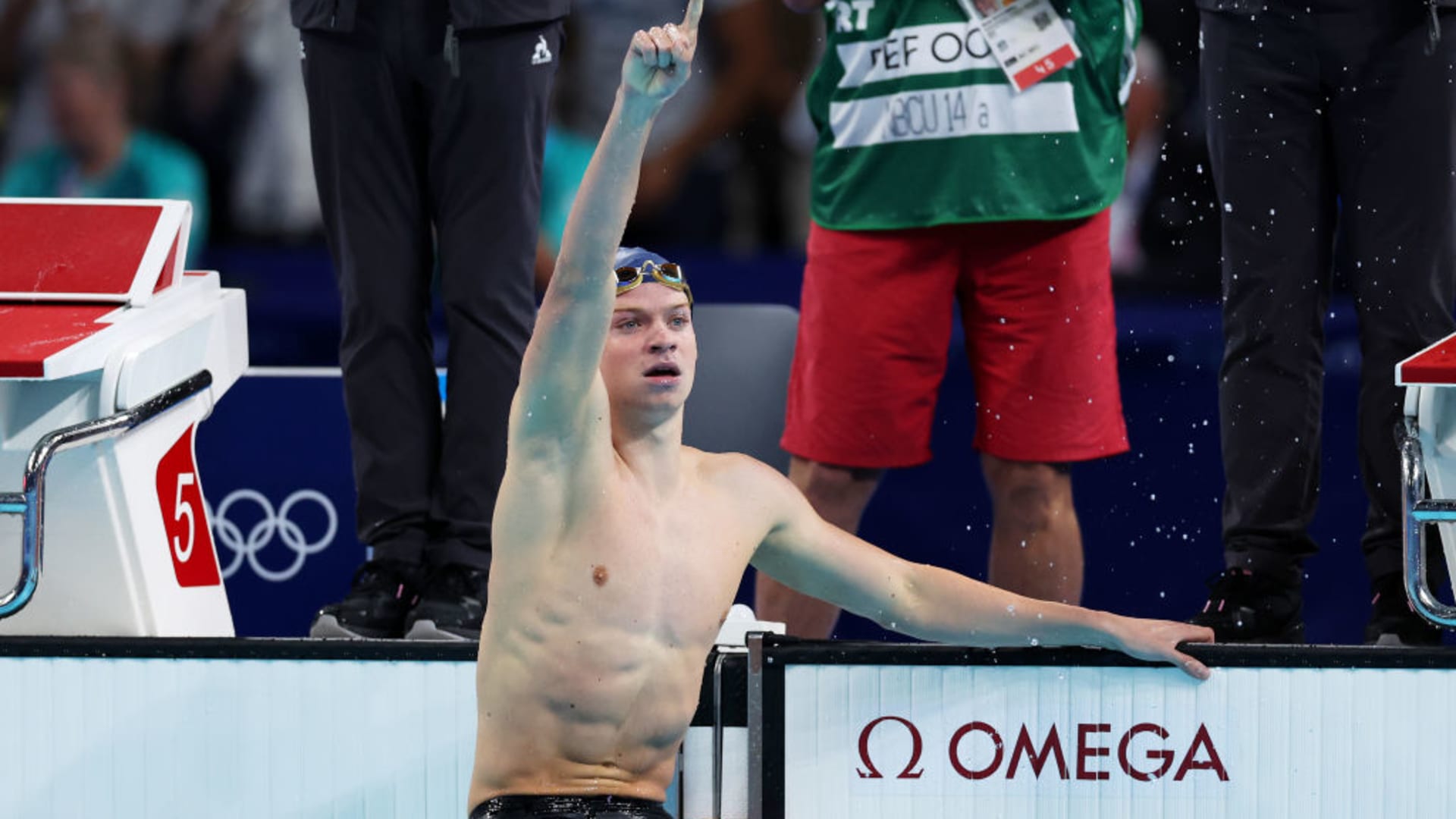 JO de Paris 2024 - Léon Marchand, premier titre et record olympique sur 400 m quatre nages ! 