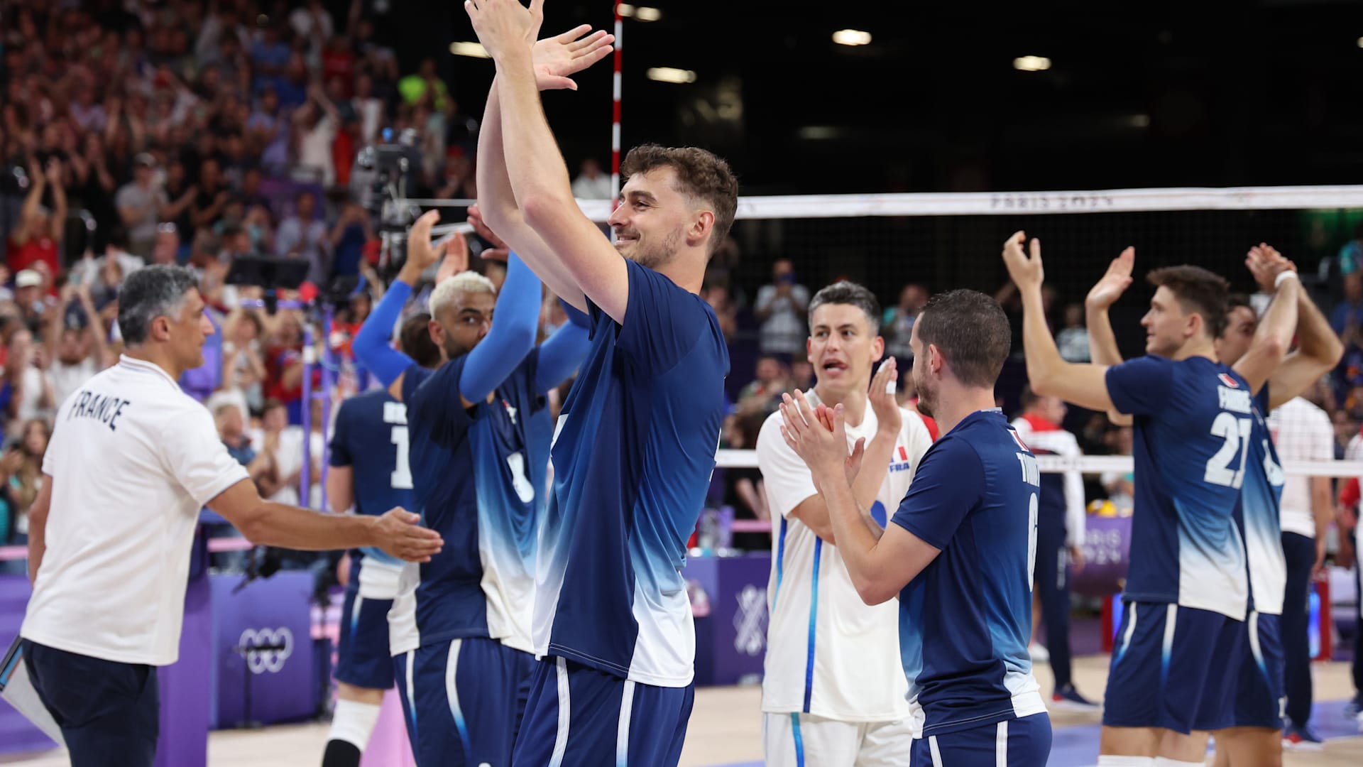 JO de Paris 2024 | Volleyball : Les Français se sont nourris de « l'ambiance magnifique » pour battre la Serbie en cinq sets