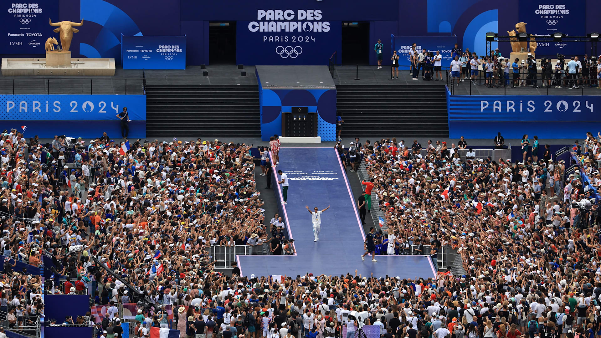 JO de Paris 2024 : 7 demandes en mariage, 4000 viennoiseries par jour pour les athlètes, 91 kilos de Tour Eiffel dans les médailles... les chiffres fous de la quinzaine olympique