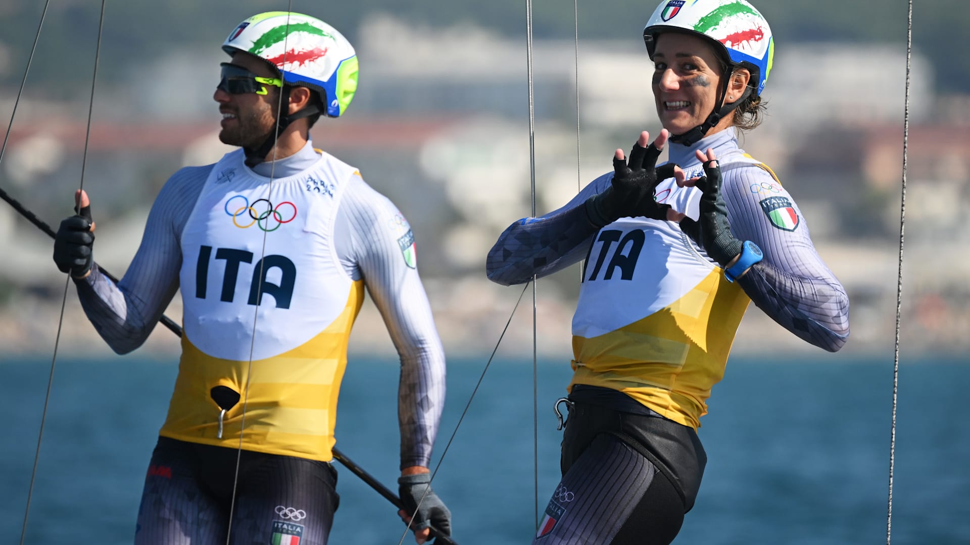 Ruggero Tita e Caterina Banti navigano nell'oro a Parigi 2024: è bis Olimpico nel Nacra 17! · Parigi 2024