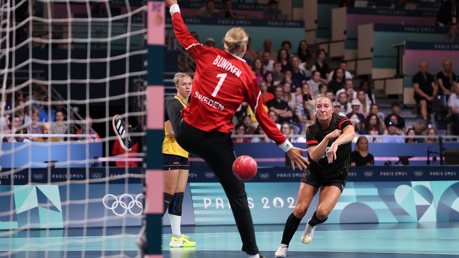 Handball bei Paris 2024: Deutsche Frauen unterliegen auch Schweden, Zweite Halbzeit als Mutmacher