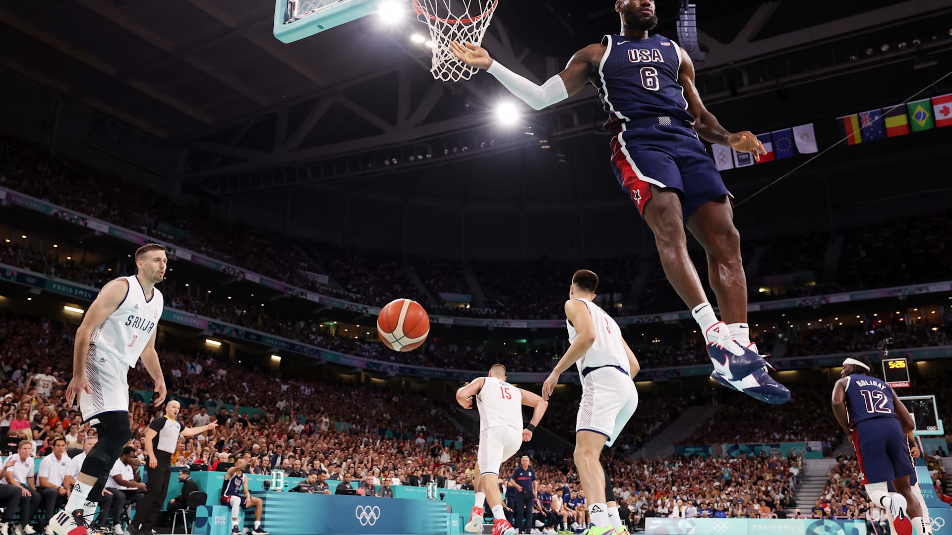 El Dream Team de Estados Unidos debutó con gran triunfo ante Serbia