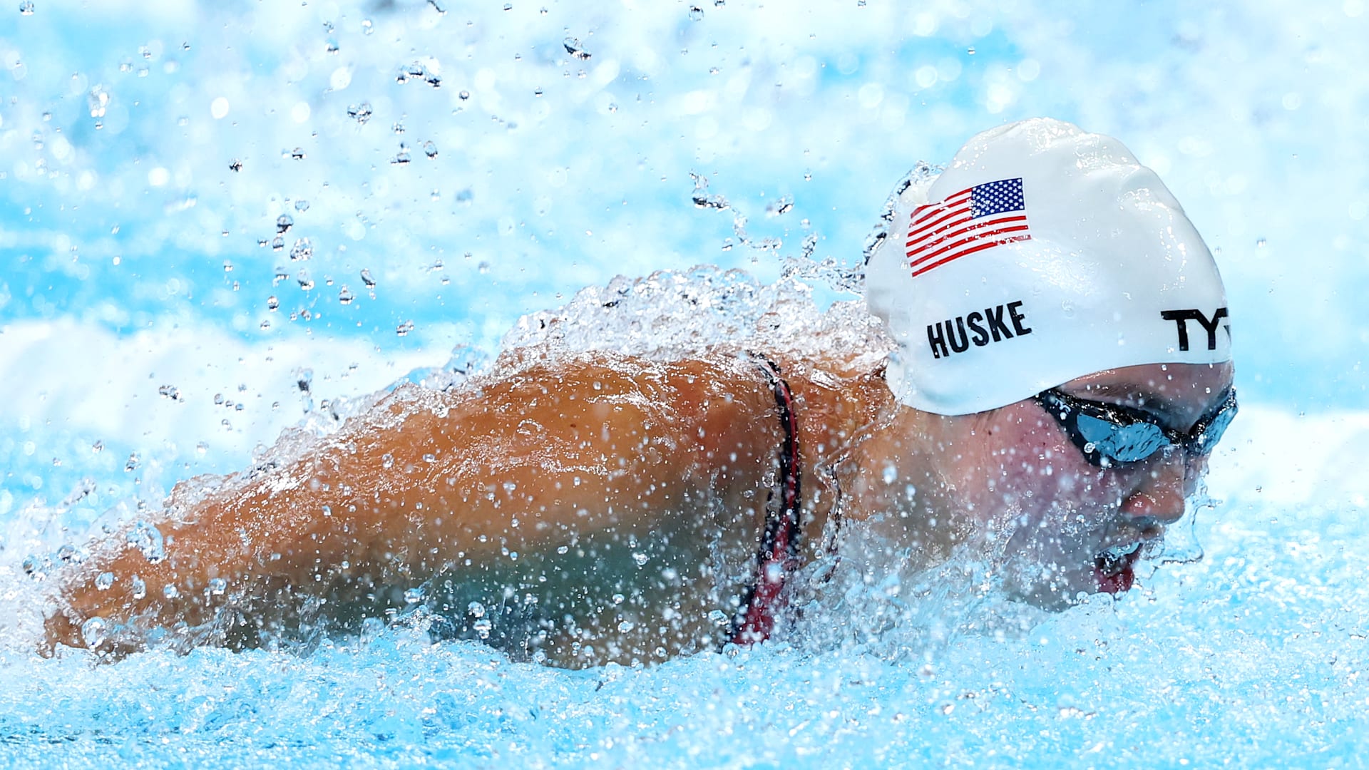 2024年巴黎奥运会游泳：美国队包揽女子100米蝶泳冠亚军，张雨霏收获铜牌