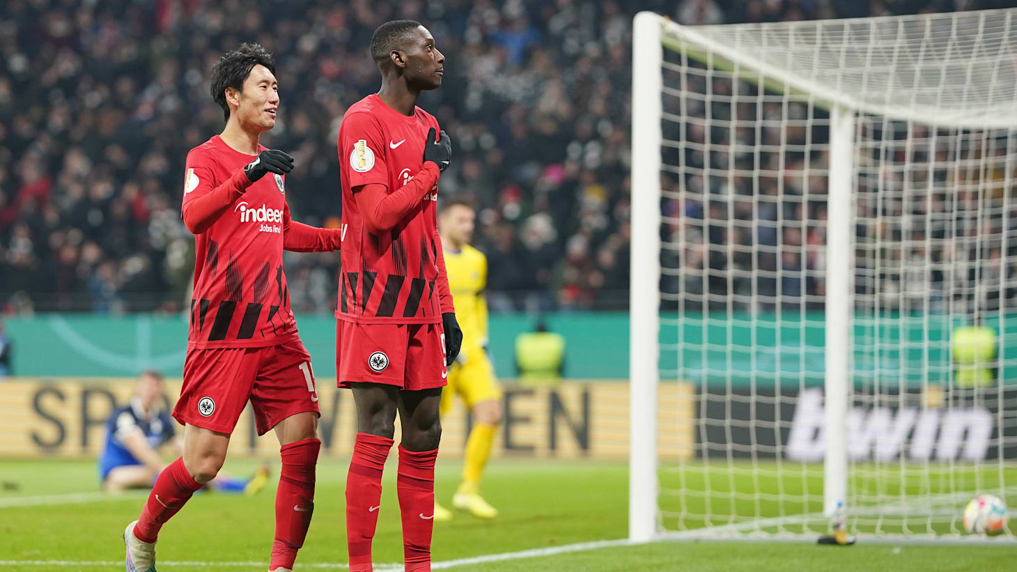 サッカー日本代表MF鎌田大地が決勝ゴールフランクフルトはベスト8