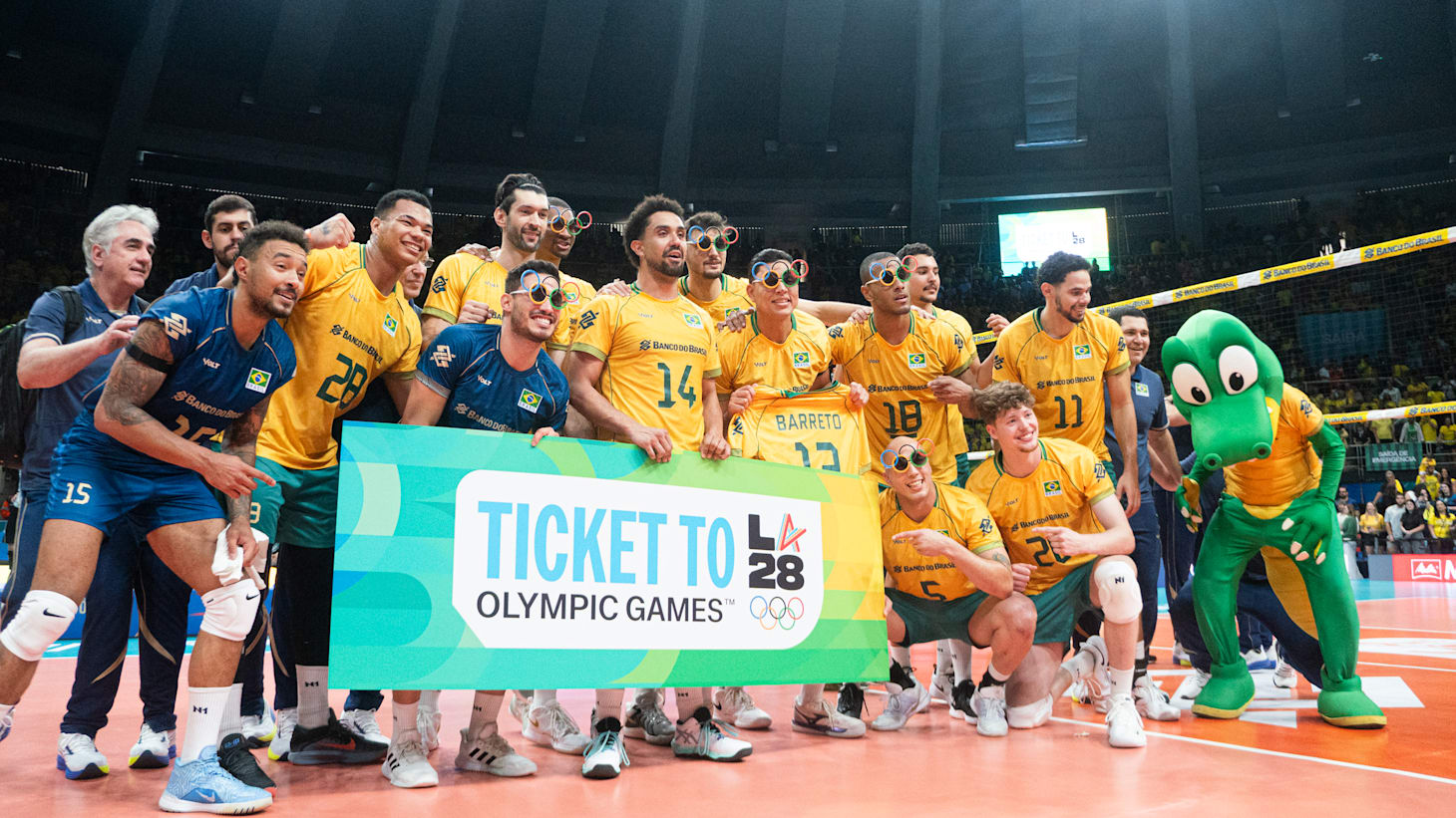 Brazilians celebrate quota spot in men's volleyball in LA28, after winning the South American Olympic Qualifiers 2026, in September 20th.