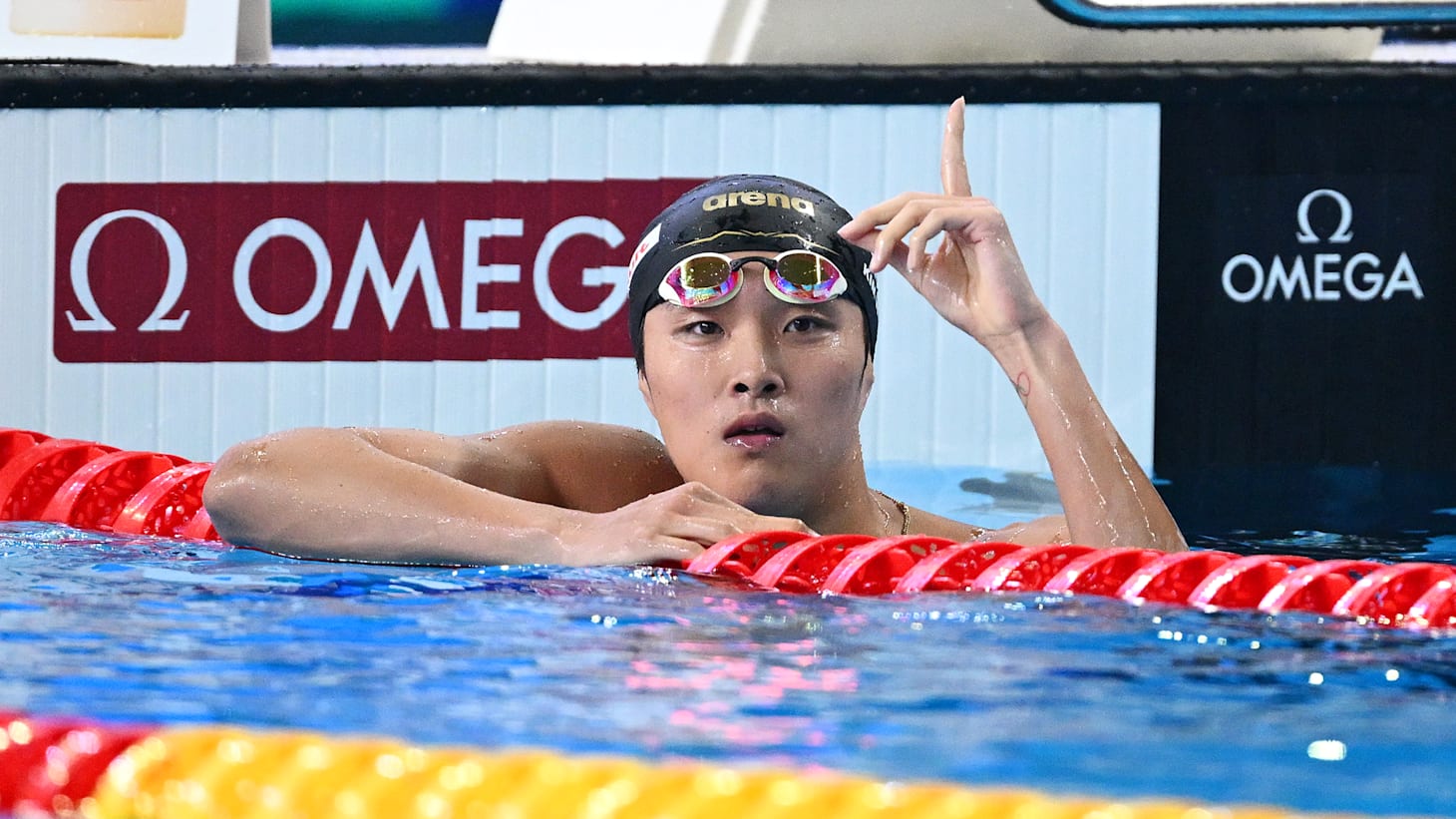 Kim Woo-min celebrates victory in the men's 400m freestyle