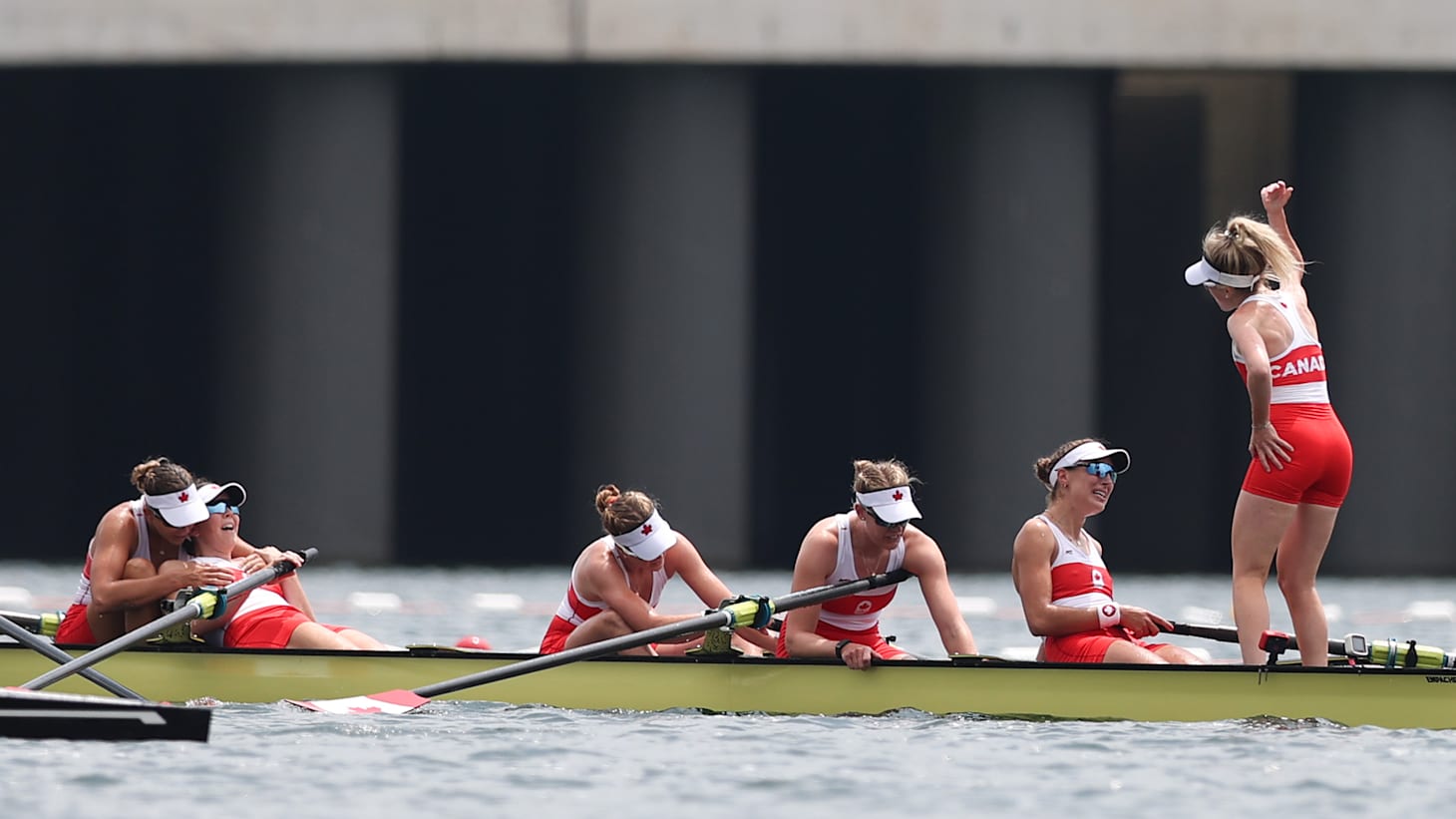 Canada row to spectacular gold in women's eight
