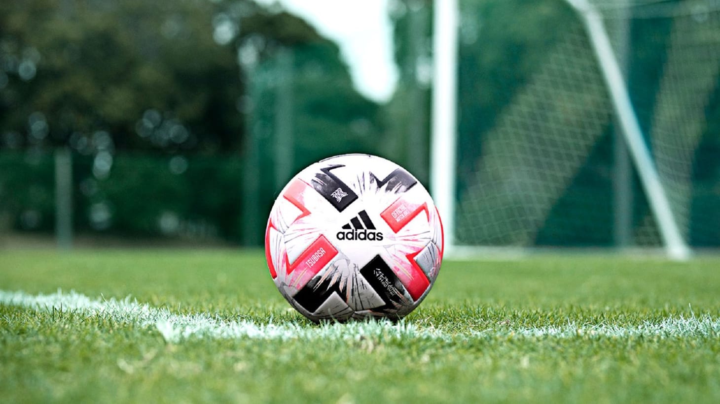 adidas TSUBASA キャプテン翼　サッカーボール サイズ5 アディダス が『キャプテン翼』デザインボール