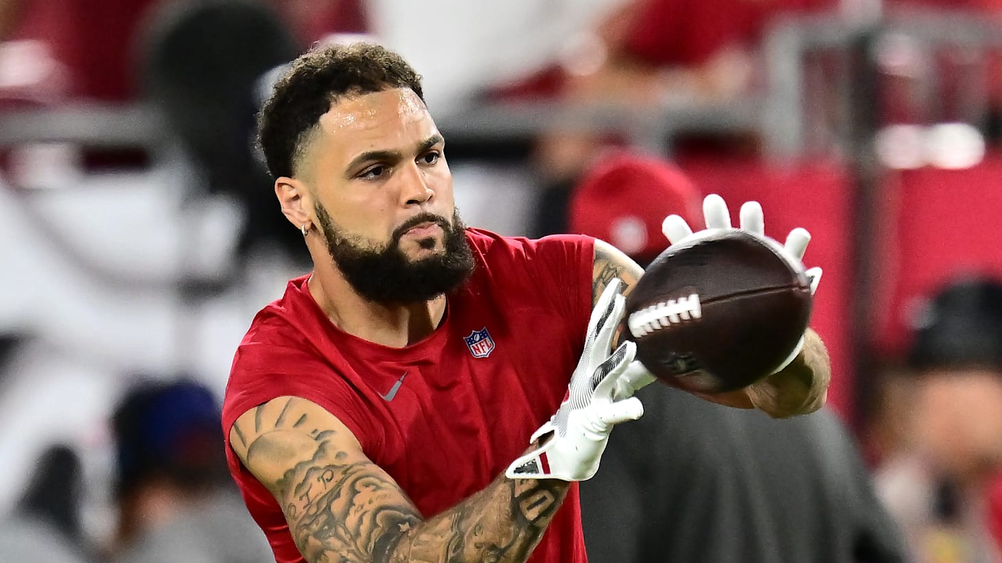 Buccaneers' star Mike Evans “would definitely like to play ...