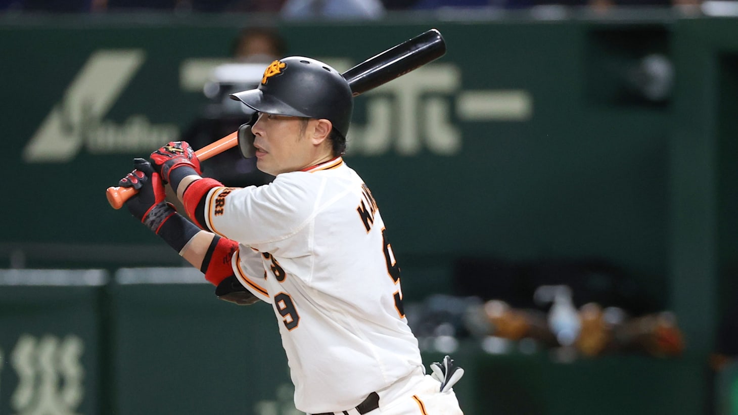 巨人】亀井善行が１軍登録…ベンチスタート 東京Ｄで引退セレモニー - スポーツ報知 亀井善行選手のサイン　今季引退