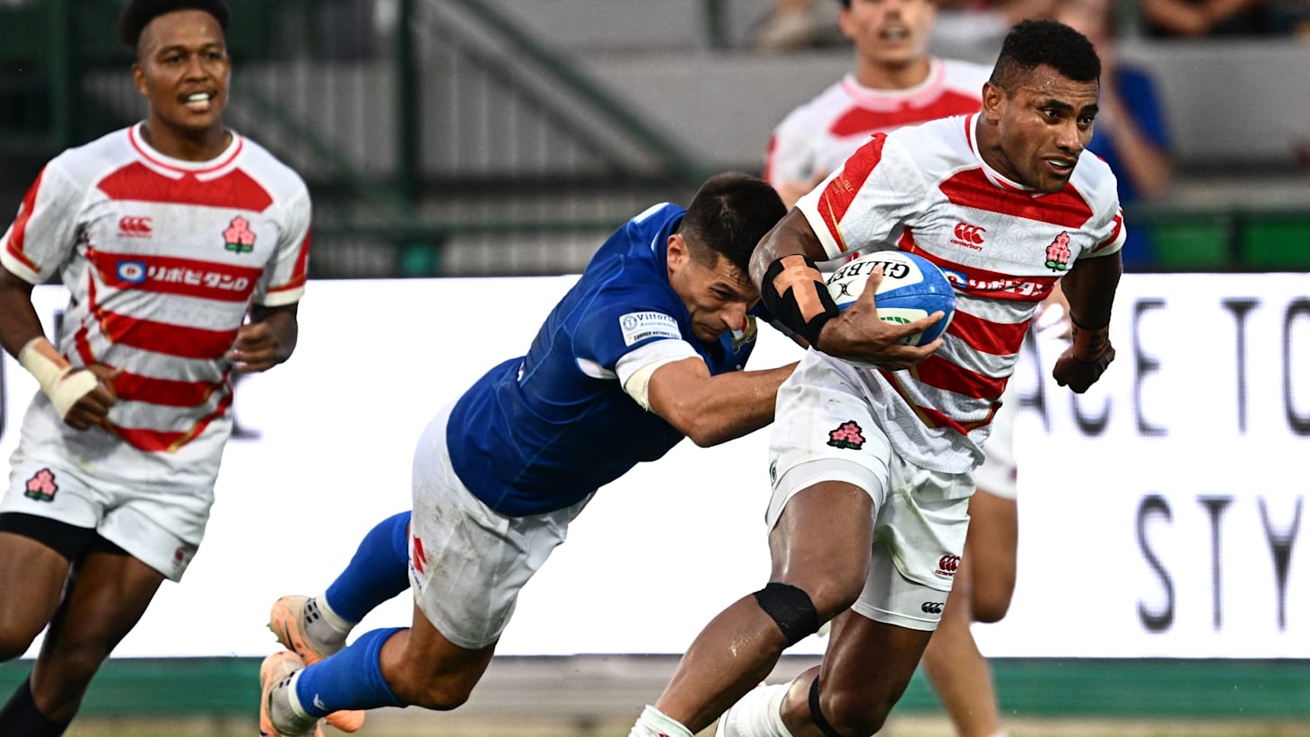 ラグビーイタリア代表短パン 日本代表とイタリア代表の若き15番