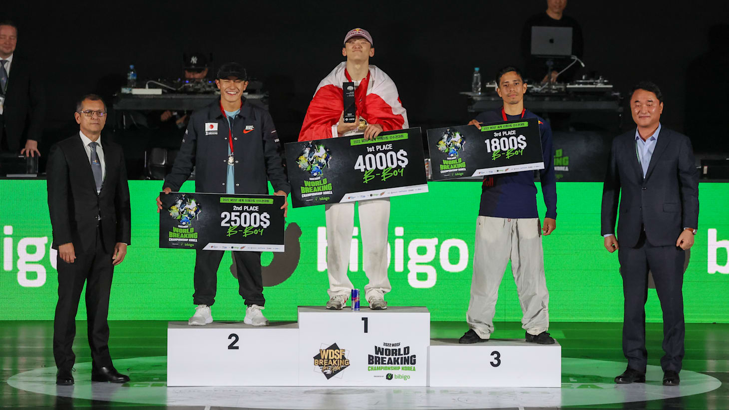 일본의 유아사 아미(Ami)와 한국계 캐나다인 필립 김(Phil Wizard)이 2022 세계댄스스포츠연맹(WDSF) 세계 ...