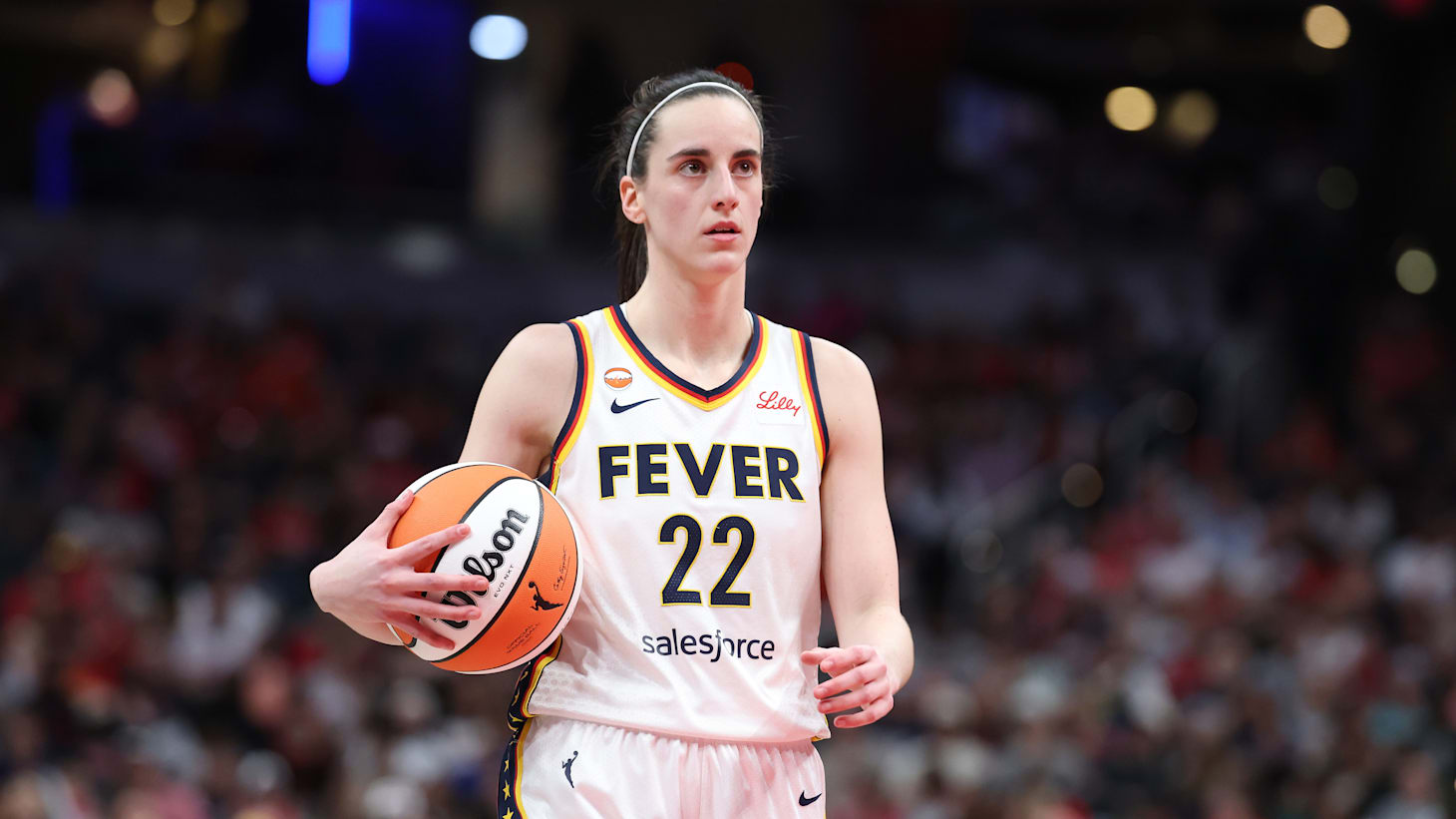 WNBA star Caitlin Clark goes off injured in third quarter as Indiana Fever  fall to Phoenix Mercury