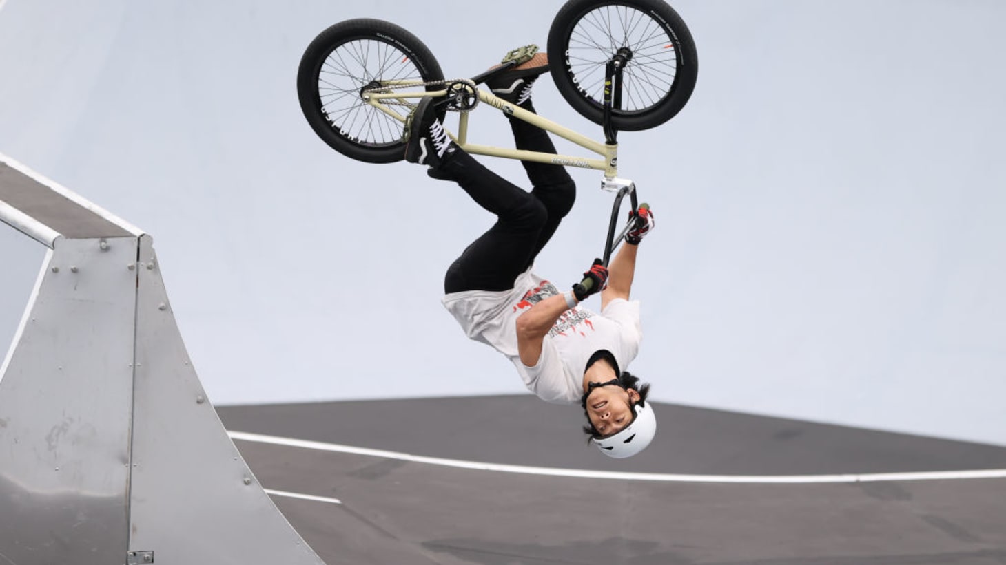 BMX freestylers defy gravity in Tokyo test