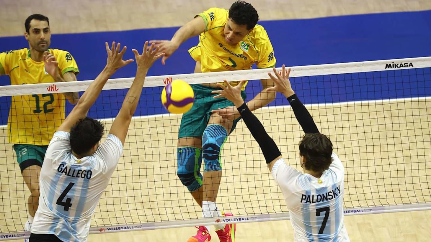 Brasil vence a Argentina de virada em cinco sets e termina invicta a  primeira semana da VNL Masculina 2026
