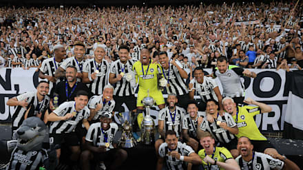 Entre títulos, surpresas e duelos globais, 2025 marcou um dos anos mais intensos do futebol brasileiro