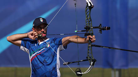 Difference between compound and recurve archery