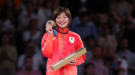 パリオリンピック　柔道金メダル　角田夏実　直筆サイン入り写真2L フレーム額付！ パリ2024大会1日目】柔道48キロ級 角田夏実が日本勢金メダル第1