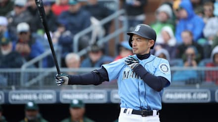 シアトル・マリナーズがMLB開幕戦に向け日本に到着、イチローと菊池雄