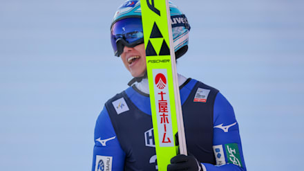 伊藤有希、今季開幕戦で優勝！｜スキージャンプ・ワールドカップ2023