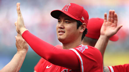 【メジャーリーガー:史上初2度目の満票MVP】大谷 翔平 選手のルーキーカード 大谷翔平 メジャー史上初“2度目・満票”MVP きらめくMLB