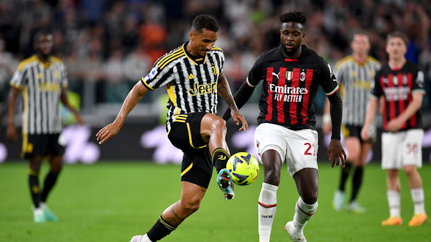 Danilo e Origi em ação no clássico italiano entre Juventus e Milan