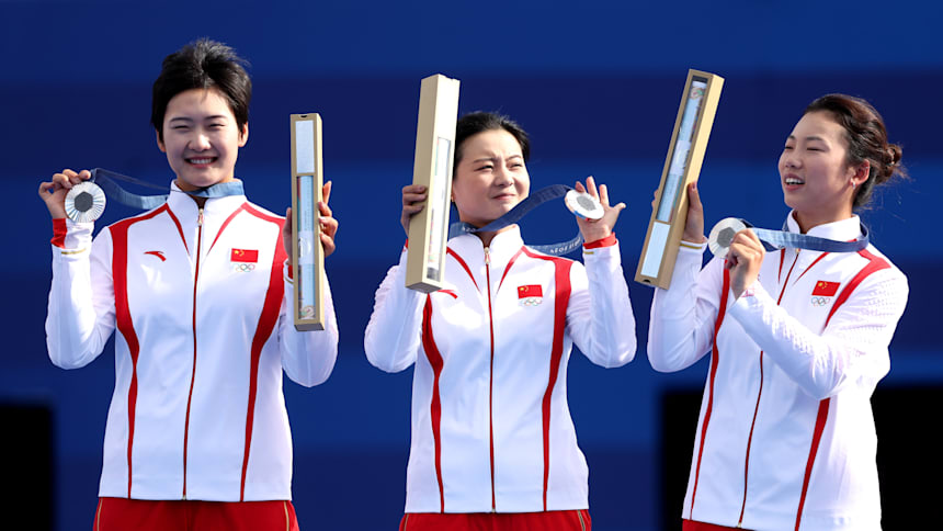 安琦軒、李佳蔓、楊曉蕾在2024年巴黎奧運(yùn)會(huì)上斬獲射箭女子團(tuán)體賽銀牌