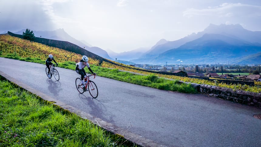 Afghan women's cycling: Sisters Fariba and Yulduz Hashimi dominate road ...