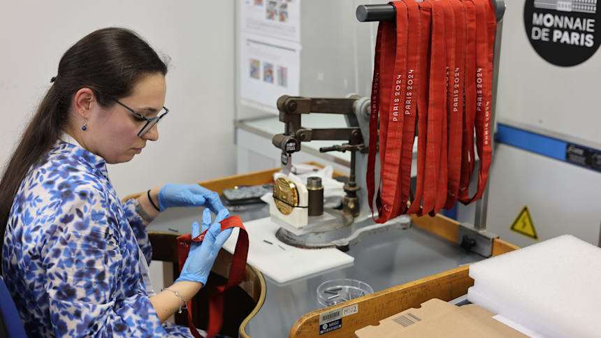 El taller de encintado de la Casa de la Moneda de París